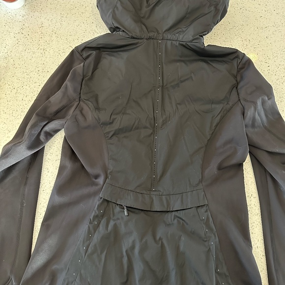 Lululemon Run for Cold Pullover in Black - Picture 12 of 16